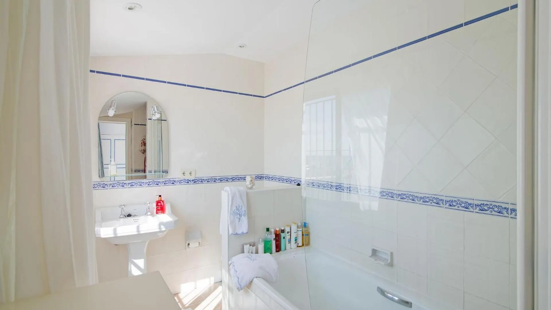 Superb Beachfront Villa With Guest House 50M Opposite La Cala De Mijas 0*,