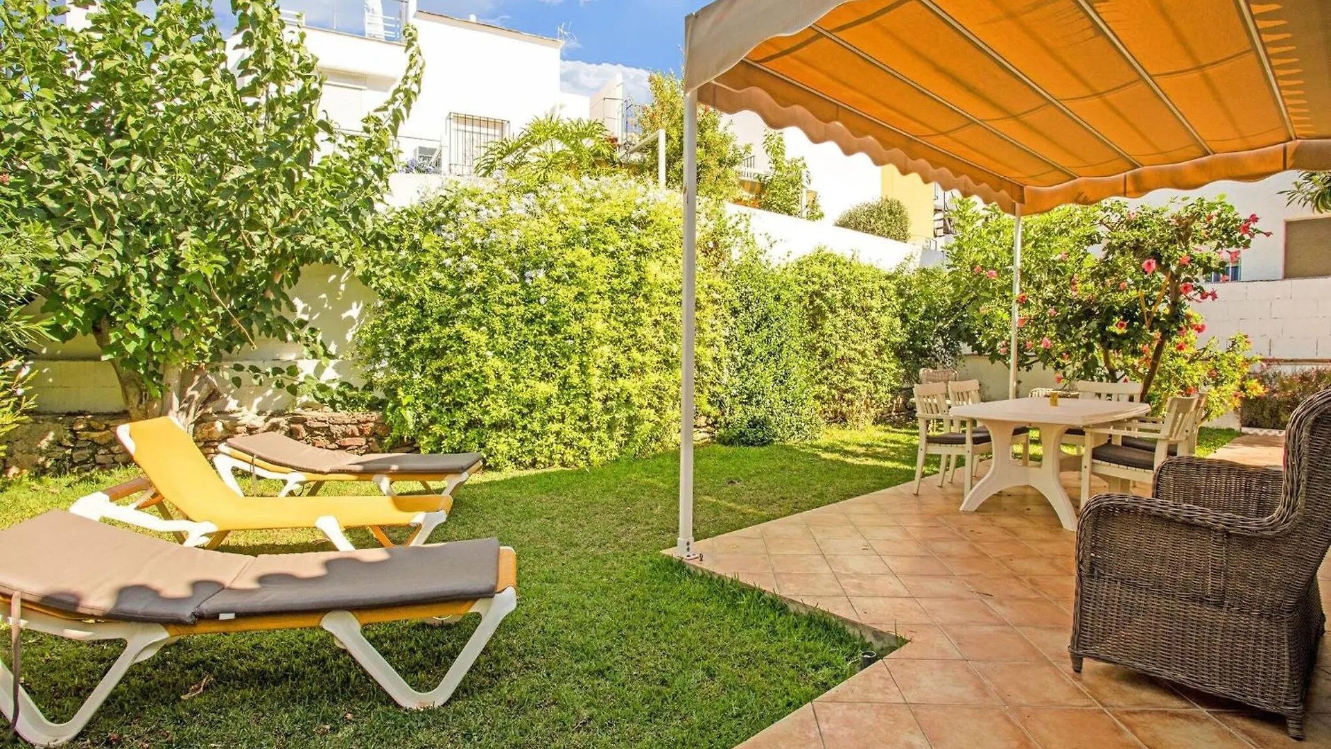 Superb Beachfront Villa With Guest House 50M Opposite 卡拉德米哈斯 0*,  西班牙